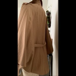 New York & Company Cape/Poncho Color Camel, Size L/XL

Condition: Like New